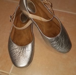 Clarks Artisian Mary Jane Feature Film Silver 9M